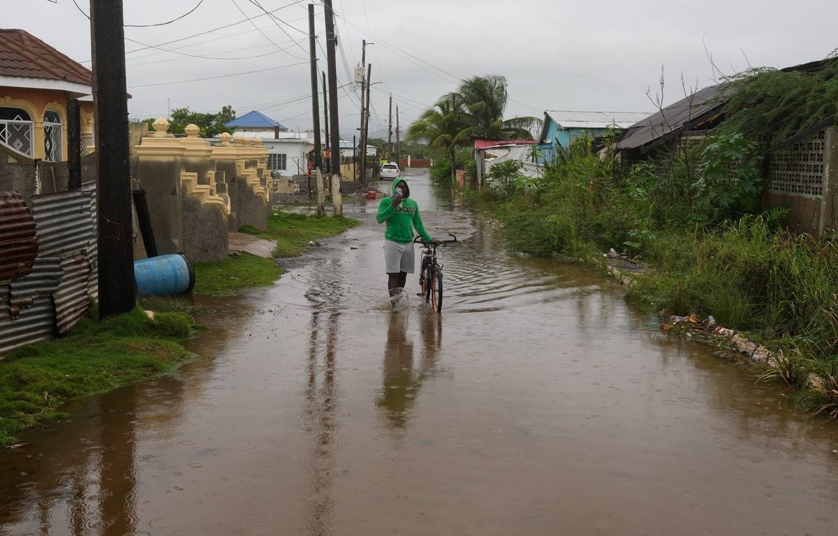 Ouragan Melissa : Déjà trois morts en Jamaïque, des vents soufflant jusqu'à 280 kilomètres par heure attendus