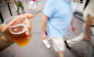 Au centre de Toulouse, il est interdit de boire de l'alcool dans la rue, de 16h à 6h