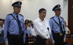 Le dirigeant déchu Bo Xilai a démenti jeudi avec combativité avoir reçu des pots-de-vin, au premier jour de son procès pour corruption censé solder le plus retentissant scandale politique en Chine depuis des décennies.