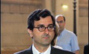 Imad Lahoud, 38 ans, est soupçonné d'être le falsificateur des listings de comptes adressés au juge Renaud van Ruymbeke en 2004, qui ont provoqué l'ouverture d'une information judiciaire. Il a été mis en examen le 9 juin pour "dénonciation calomnieuse" et "faux et usage de faux".