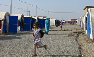Des enfants au camp de Khazer, en Irak , le 15 novembre 2016.
