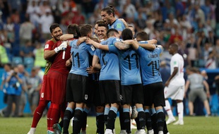 La joie des Uruguayens après leur victoire contre le Portugal en 8e de finale de la Coupe du monde 2018.