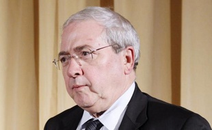 Le président de la région Ile-de-France, Jean-Paul Huchon (PS), a qualifié mercredi de "contre-vérités" les critiques émises la veille sur sa politique sociale par Valérie Pécresse, chef de l'opposition UMP au conseil régional.