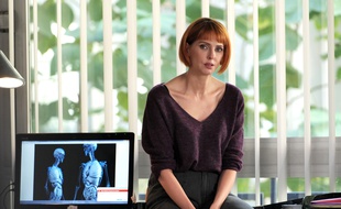 Frédérique Bel incarne Florence dans la série « H24 ».