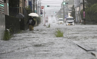 Une rue inondée dans le département de Miyazaki (sud du Japon) le 3 juillet 2019.
