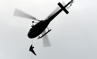 Illustration d'un sauvetage en hélicoptère de la gendarmerie.