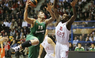 Le basketteur américain Shawn James (à droite), ici sous les couleurs de Milan en 2014, a refusé de se déplacer à Nanterre pour un match après les attentats de Paris.