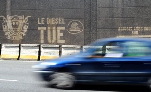 "Le diesel tue": France Nature Environnement (FNE) a profité des premiers départs en vacances pour interpeller directement les automobilistes parisiens sur les conséquences de l'"hyper-diéselisation" du parc automobile sur la qualité de notre air et sur notre santé.