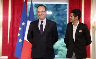 François Hollande s'est rendu vendredi soir à Trappes (Yvelines) pour un match d'improvisation théâtrale entre deux collèges de la ville en présence du comédien Jamel Debbouze, a-t-on appris auprès de la Fondation Culture et Diversité, organisatrice de l'événement.