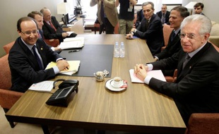Le Premier ministre français, François Hollande, et son homologue italien, Mario Monti, lors du sommet européen de Bruxelles du 28 juin 2012.