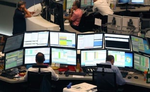 Envol des marchés boursiers lundi après la décision de la Chine de ne pas déprecier sa monnaie