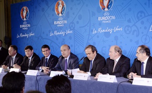 (From L) French junior Sports minister Thierry Braillard, French minister for Cities, Youth and Sport Patrick Kanner, French Prime minister Manuel Valls, Bordeaux's mayor Alain Juppe, UEFA president Michel Platini, Euro 2016 President Jacques Lambert and French Football Federation (FFF) president Noel le Graet deliver a press conference after a Euro 2016 steering committee meeting in Bordeaux, southwestern France, on October 23, 2014, ahead of the UEFA Euro 2016 football tournament in France. AFP PHOTO/MEHDI FEDOUACH