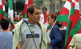 Jose Antonio Urrutikoetxea, alias « Josu Ternera », lors d’une manifestation en août 2002 à Bilbao en Espagne.