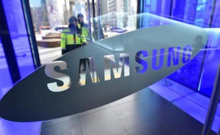 Le logo du groupe Samsung Electronics à son "showroom" de Séoul, le 29 janvier 2015