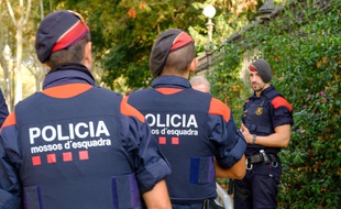 Des policiers des Mossos d'Esquadra à Barcelone en octobre 2017