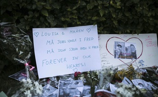 Une veillée a été organisée devant l'ambassade de Norvège à Rabat au Maroc où deux étudiantes scandinaves ont été assassinées.