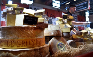 Un stand de fromages au salon de l'Agriculture 2018 de Paris.