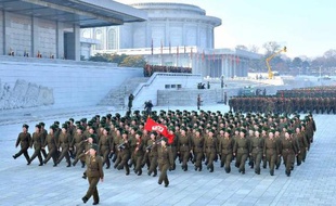 Le régime nord-coréen a organisé un vaste rassemblement public mardi, diffusé en direct à la télévision, pour commémorer la mort de l'ancien dirigeant, occasion d'afficher la loyauté envers son fils et successeur Kim Jong-Un, après une purge au sommet