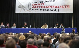 Le Nouveau parti anticapitaliste s'est prononcé dimanche pour un "accord durable" avec "toutes les forces" qui se réclament de l'anticapitalisme, ne se limitant pas aux Européennes, avec pour condition une indépendance totale vis-à-vis du PS.