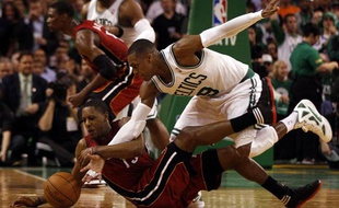 Rajon Rondo et Mike Miller, lors de Boston-Miami, le 8 mai 2011, à Boston.