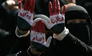 Des centaines de milliers de Yéménites ont de nouveau manifesté vendredi à travers le pays pour crier leur rejet de l'immunité accordée au président Ali Abdallah Saleh en échange de son départ.