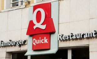 L'enseigne d'un fast-food Quick
