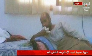 Une image de la télévision libyenne montrant Saïf al Islam Kadhafi après son arrestation dans le sud de la Libye, le 19 novembre 2011.