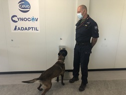 L'adjudant Jean-François Bachelier, réserviste pour la gendarmerie avec son chien Lucky.