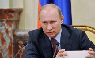 Vladimir Poutine, au pouvoir depuis 12 ans et candidat à la présidentielle de mars, a promis lundi une "nouvelle économie" compétitive en Russie, en admettant qu'elle était actuellement gangrenée par la corruption et peu attrayante pour les investisseurs.