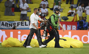 Le pilote de l'ULM qui a atterri sur la pelouse de l'Allianz Arena de Munich a vraiment frôlé le drame.