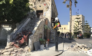 Une mosquée de l'île de Kos partiellement détruite après le séisme qui a agité l'île dans la nuit du 20 au 21 juillet 2017.