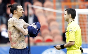 L'attaquant du PSG a exhibé ses tatouages après avoir ouvert la marque au bout de deux minutes.