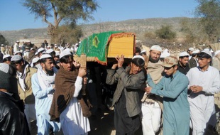 Les obsèques d'une des victimes de l'attaque contre l'université de Charsadda, le 21 janvier 2016 au Pakistan