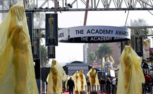 Le tapis rouge installé devant le Kodak Theater, pour la 84e cérémonie des Oscars, qui se tiendra le 26 dévrier 2012.