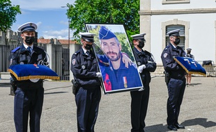 Hommage national au policier Eric Masson tué à Avignon.