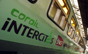 Un train Intercités (anciennement Corail Intercités).
