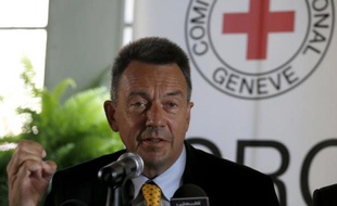 Le président du Comité international de la Croix-Rouge (CICR) Peter Maurer lors d'une conférence de presse à Jérusalem le 7 août 2014