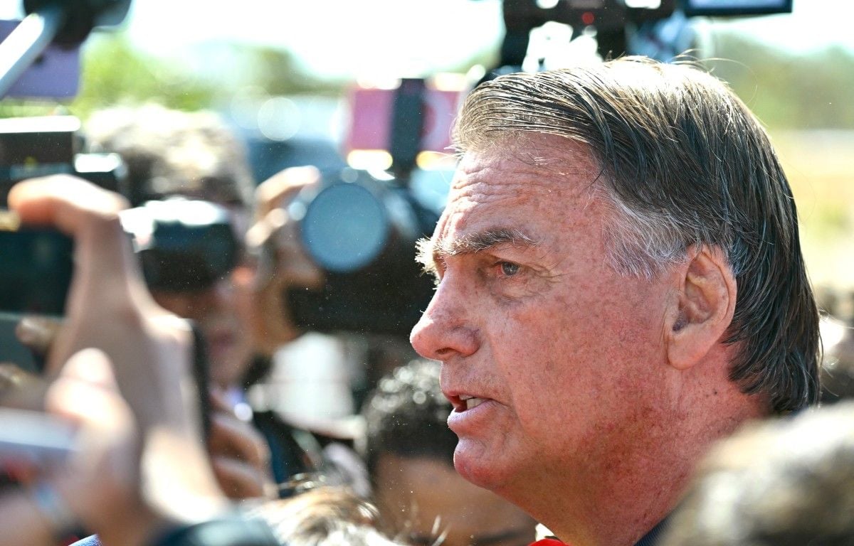 Brésil : L'ex-président Jair Bolsonaro placé sous bracelet électronique en plein procès