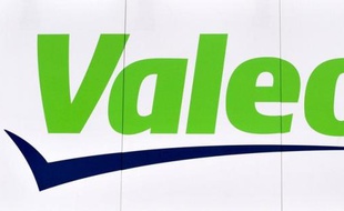 L'équipementier automobile français Valeo a acquis en co-entreprise avec V. Jonhson Enterprises la dernière usine de composants automobiles du constructeur américain Ford, qui est située dans le Michigan (nord-est des Etats-Unis), a-t-on appris lundi.