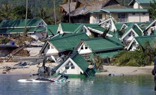 Décembre 2004: un séisme d'une magnitude de 9,1 au large de Sumatra (Indonésie) déclenche un tsunami gigantesque qui fait plus de 220.000 morts dans une dizaine de pays d'ASIE DU SUD-EST.