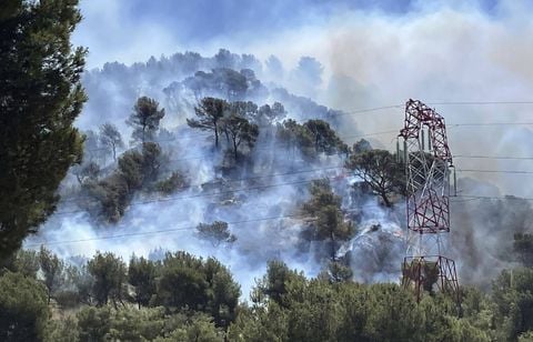 Aux portes de Marseille, l'A7 et A51 fermées par un violent départ de feu