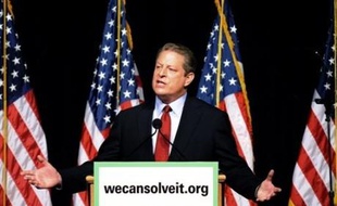 L'ancien vice-président américain Al Gore, lauréat du Prix Nobel de la Paix 2007, a présenté jeudi un plan ambitieux pour que d'ici dix ans, 100% de la production d'électricité des Etats-Unis provienne des énergies renouvelables.