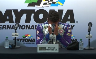 Un pilote de NASCAR craque en plein interview - Le Rewind