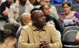 Michael Jordan lors d'un match des Hornets.