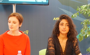 La réalisatrice Nora Twomey et l'actrice Golshifteh Farahani (à dr.) au Festival d'Annecy