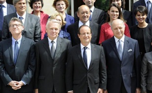 Jour J pour la transparence, selon les uns, ou le voyeurisme, selon les autres: le patrimoine de tous les ministres est rendu public lundi, conséquence de l'affaire Cahuzac, et première étape de la moralisation voulue par François Hollande.