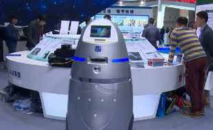 AnBot, un drôle de robot policier dévoilé par la Chine le 21 avril 2016.
