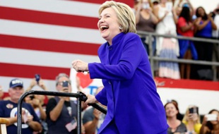 Hillary Clinton à son arrivée à un meeting le 6 juin 2016 à Long Beach en Californie