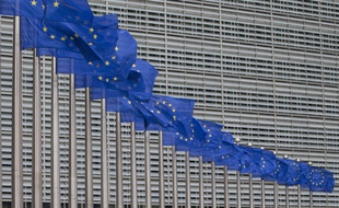 Drapeau européens au siège de la commission européenne, à Bruxelles