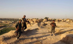 Des membres des forces afghanes, le 22 juin 2015 dans le district de Chardarah, proche de Kunduz